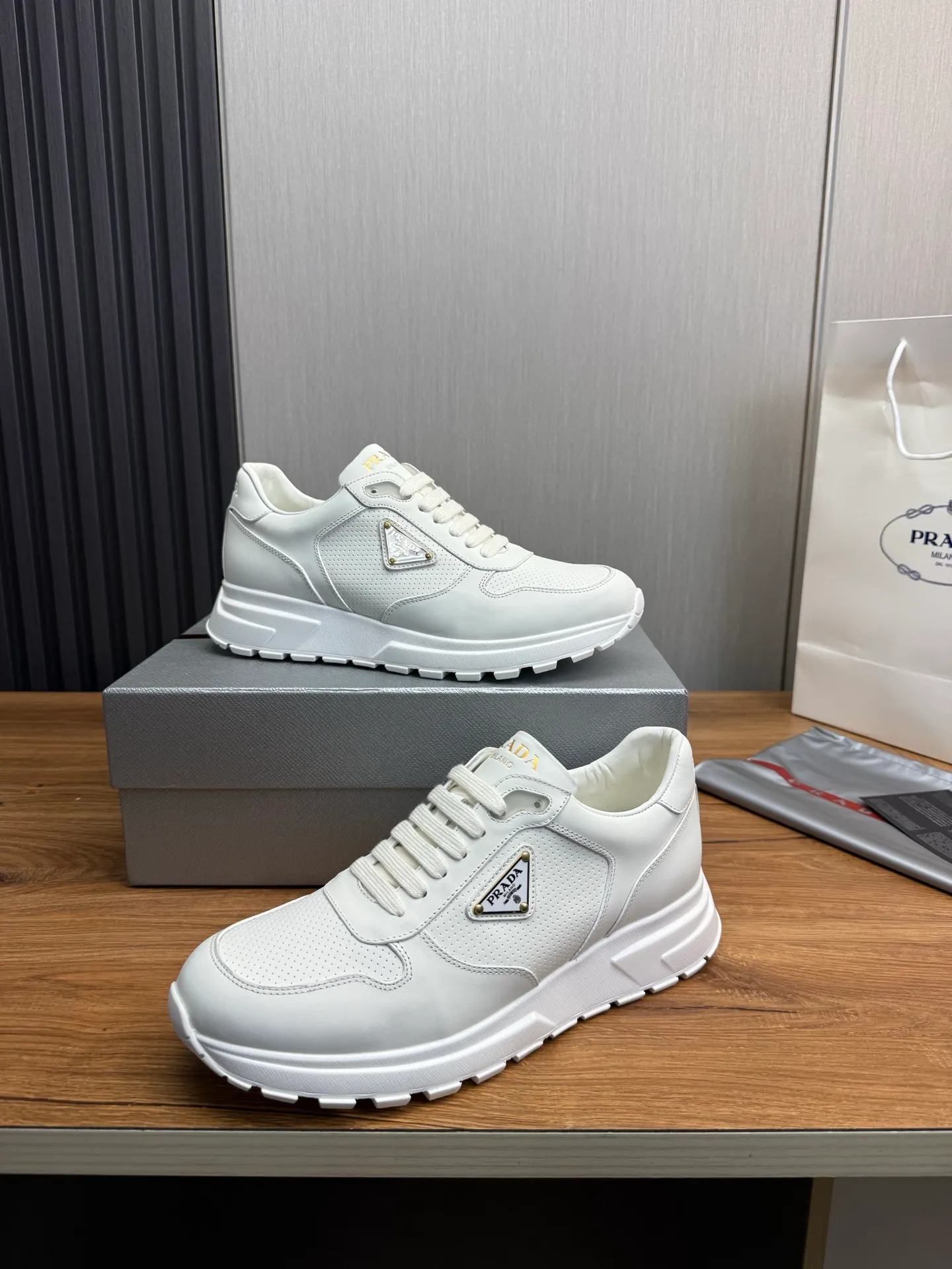 Men's shoes 💰580💰 [PRADA] Men's shoes are popular in the counter, official website is synchronized, 1 high-quality shipment ✔️Original cowhide punching + cowhide lining, 1🆚1 replica, original sole, 38-45 (45 customized, non-refundable)